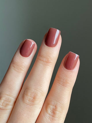 manucure faux ongles modèle court carré nude marron haylei shop 